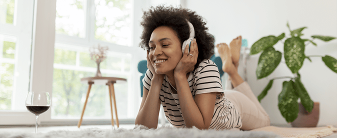 lady listening to music 