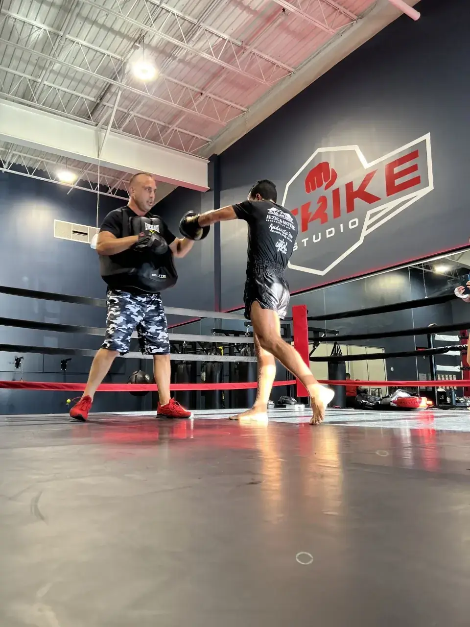 strike-studio-boxing-coach-mitt-training